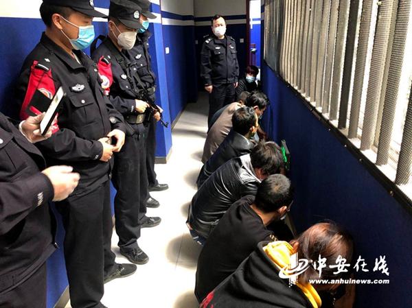 警察被团灭 12422061-2151-49f4-a309-b41db33fca1841563f4f-0cc1-4b87-b958-e56d77772c25.jpg